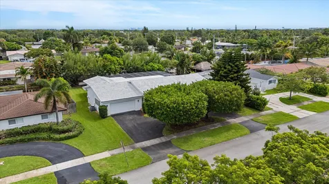 4835 Pierce Street Hollywood FL 33021