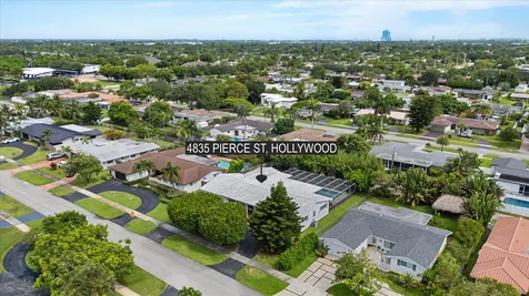 4835 Pierce Street Hollywood FL 33021