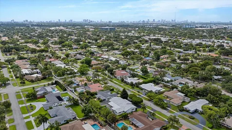 4835 Pierce Street Hollywood FL 33021