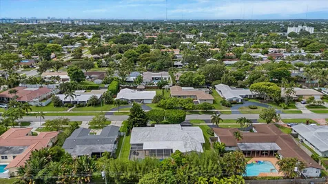 4835 Pierce Street Hollywood FL 33021