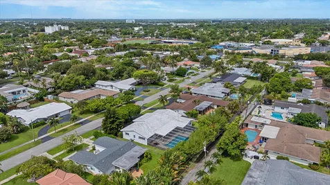 4835 Pierce Street Hollywood FL 33021