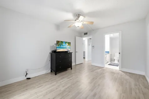 1048 Lincoln C Boca Raton FL 33434