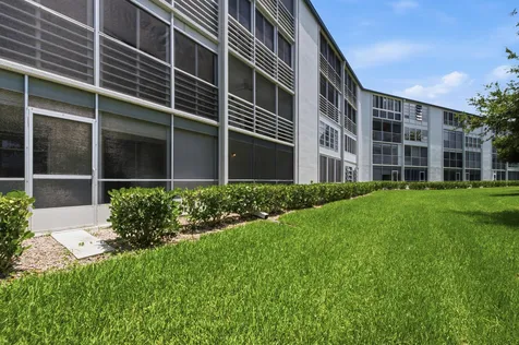 1048 Lincoln C Boca Raton FL 33434