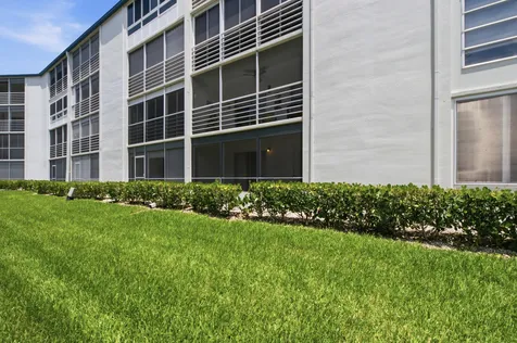 1048 Lincoln C Boca Raton FL 33434