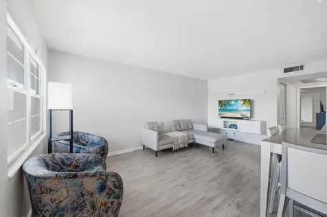 1048 Lincoln C Boca Raton FL 33434
