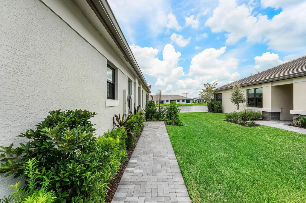 13584 SW Starkissed Lane Port St Lucie FL 34987