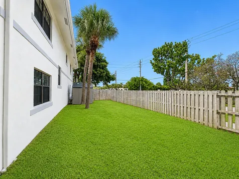 248 Avenue L Delray Beach FL 33483