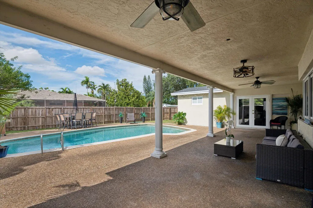 4601 W Hawthorne Circle Hollywood FL 33021