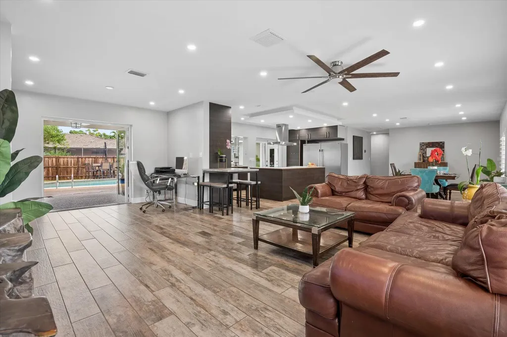 4601 W Hawthorne Circle Hollywood FL 33021
