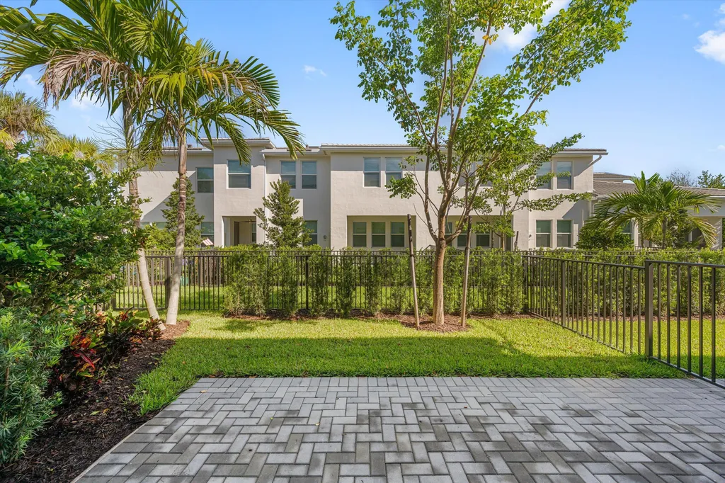 16423 Helix Court Westlake FL 33470