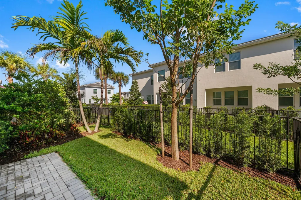 16423 Helix Court Westlake FL 33470