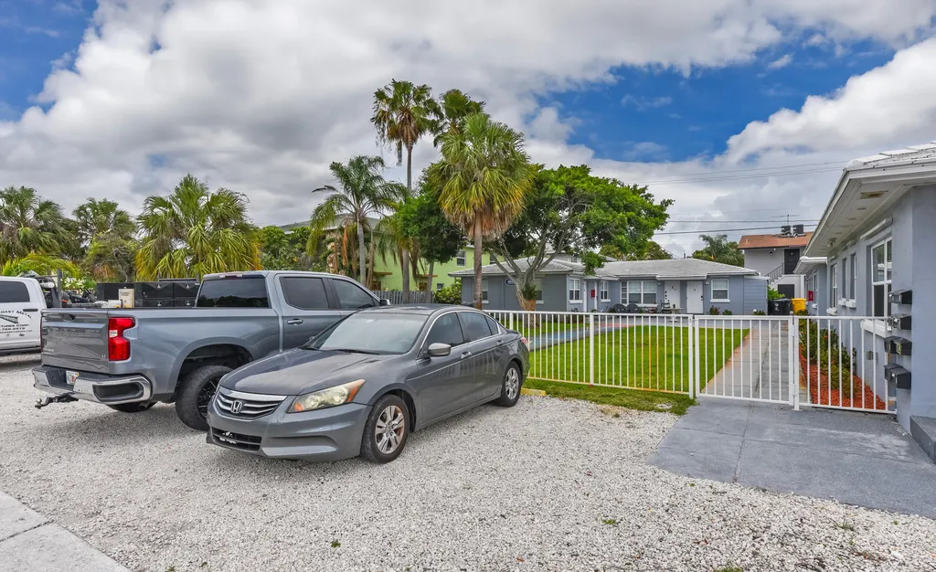 1001 S Federal Highway Lake Worth FL 33460