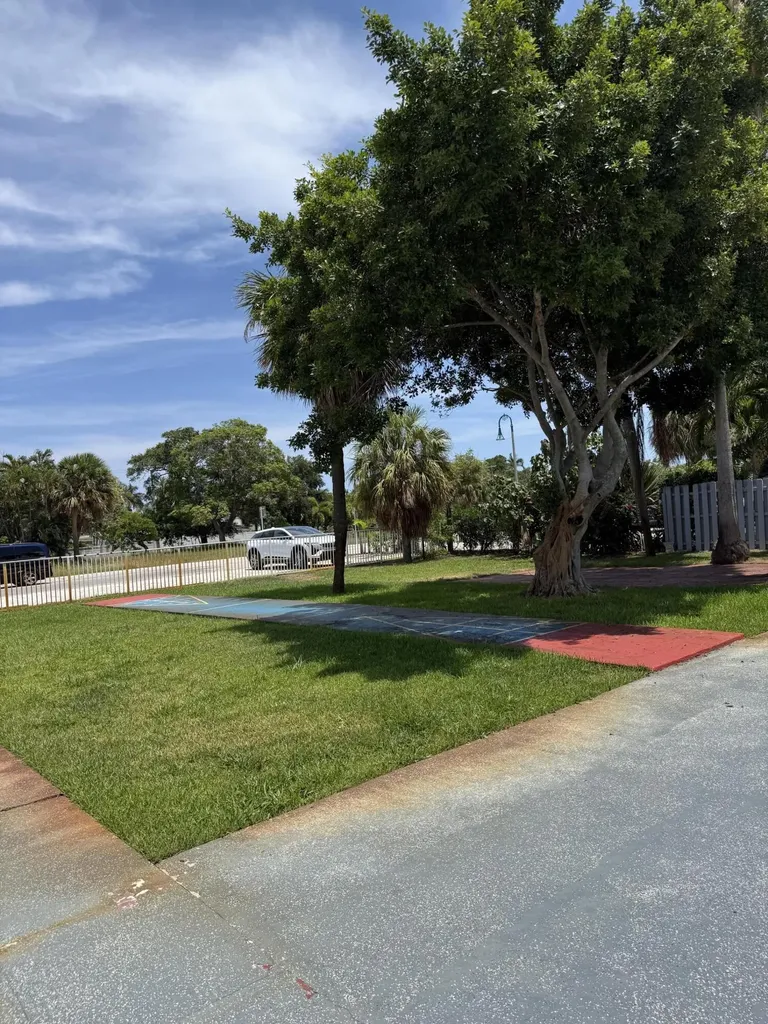 1001 S Federal Highway Lake Worth FL 33460