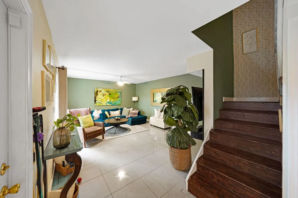 8910 SW 20th Place Davie FL 33324
