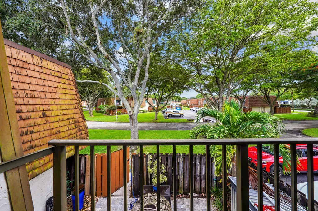 8910 SW 20th Place Davie FL 33324