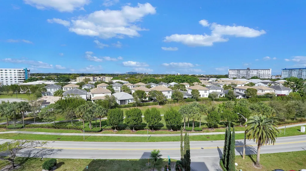 4400 Hillcrest Drive Hollywood FL 33021