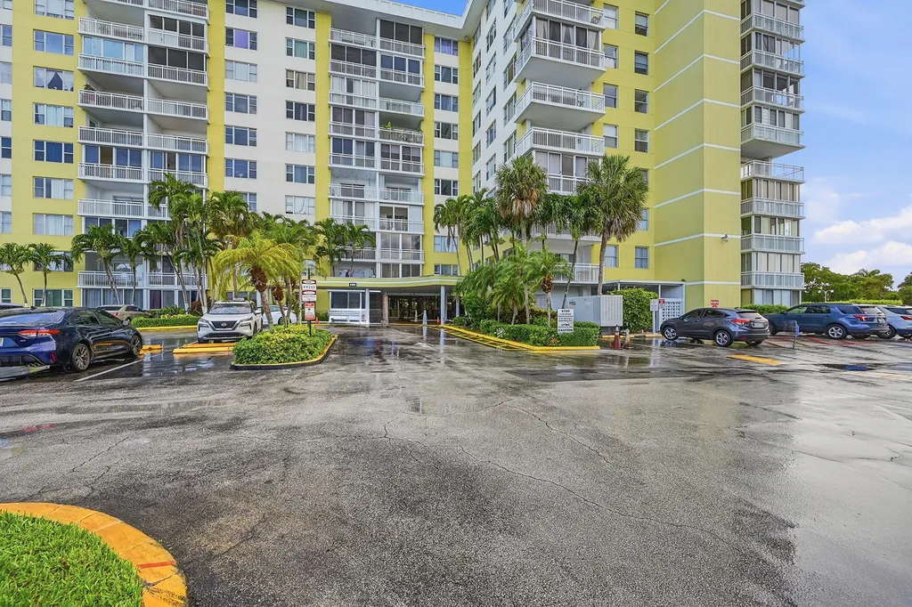 4400 Hillcrest Drive Hollywood FL 33021