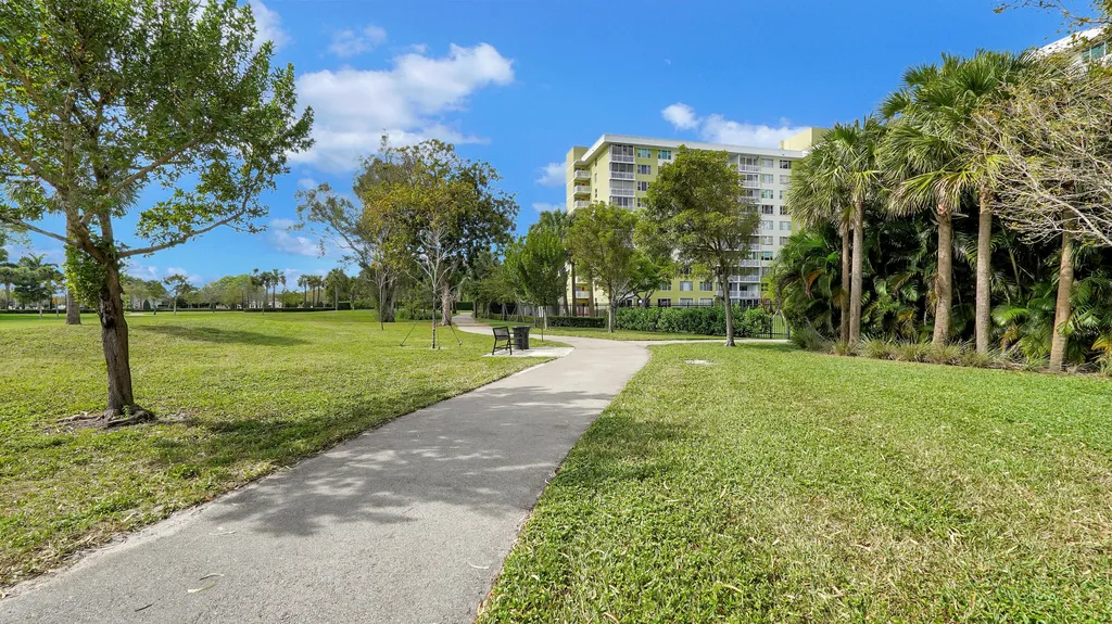 4400 Hillcrest Drive Hollywood FL 33021