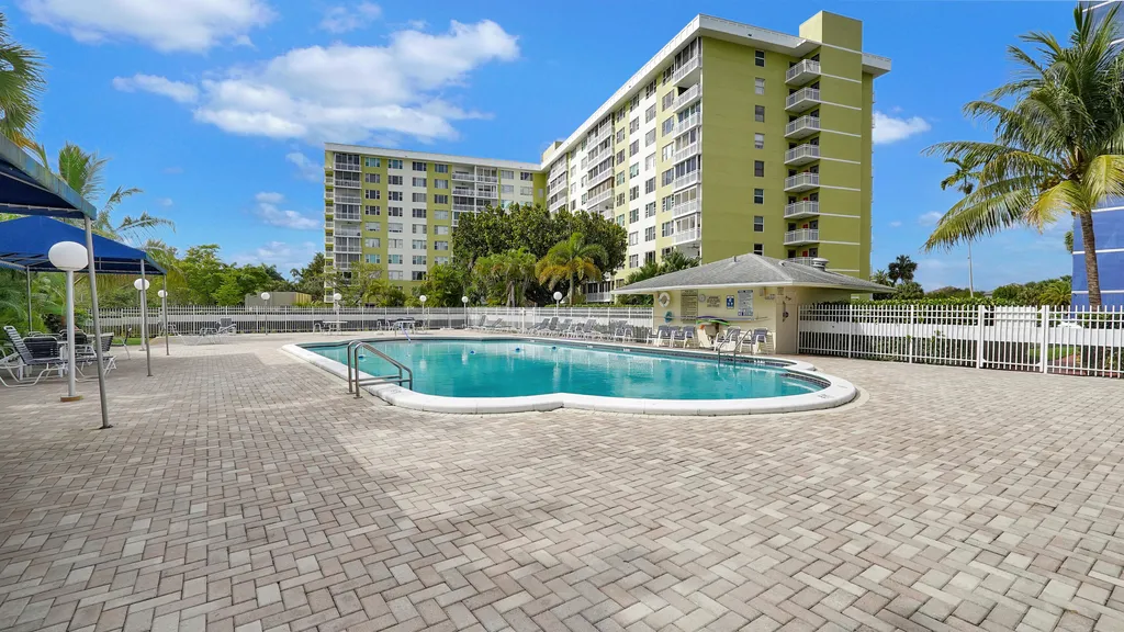4400 Hillcrest Drive Hollywood FL 33021