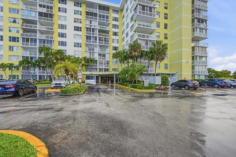 4400 Hillcrest Drive Hollywood FL 33021