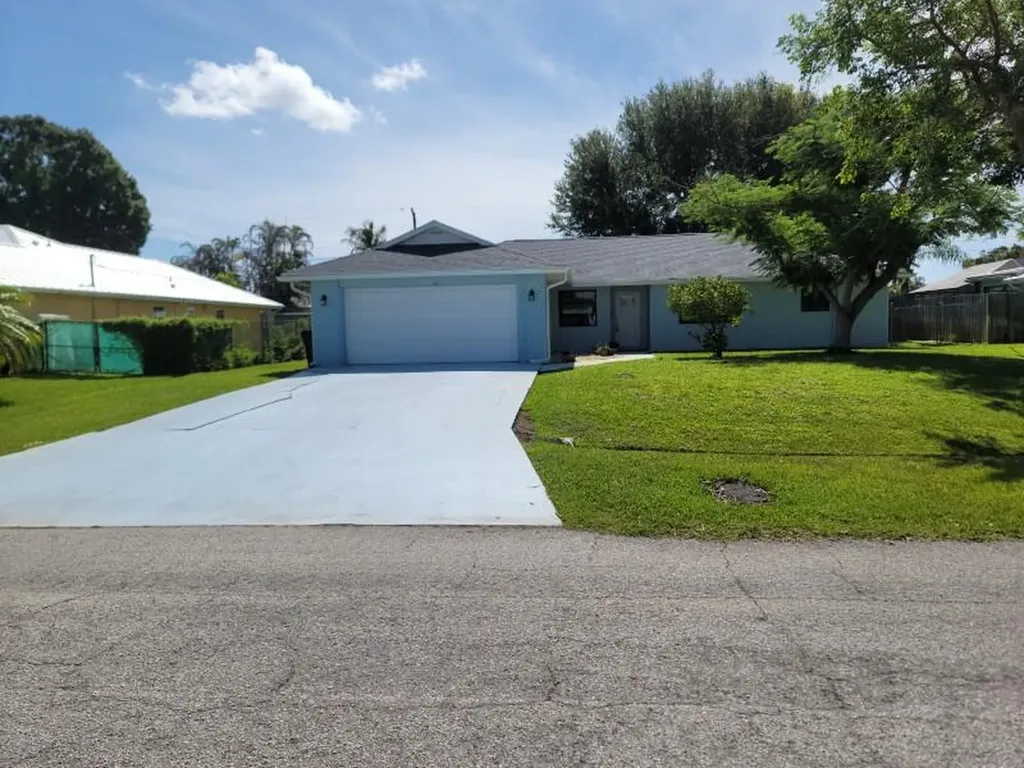 1841 SE Camden Street Port St Lucie FL 34952