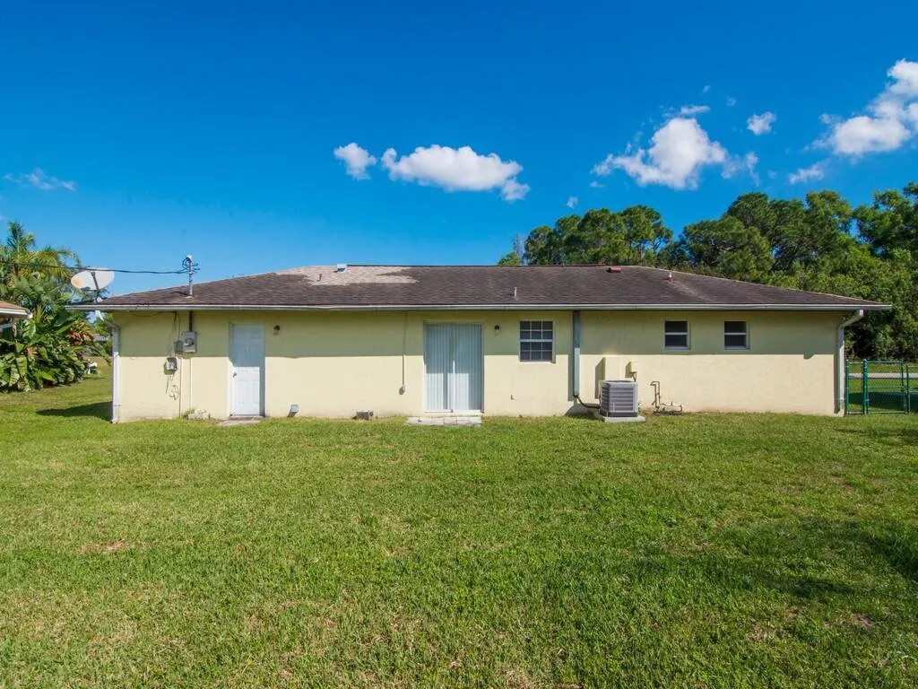 1190 SE Puritan Lane Port St Lucie FL 34983