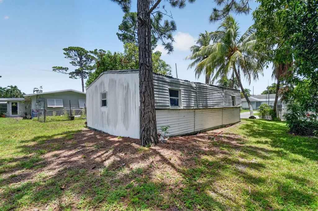 2709 SW 6th Street Boynton Beach FL 33435