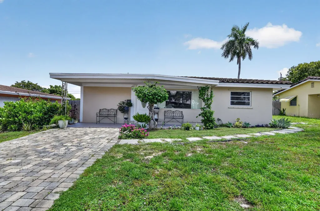 421 SW 2nd Street Boca Raton FL 33432