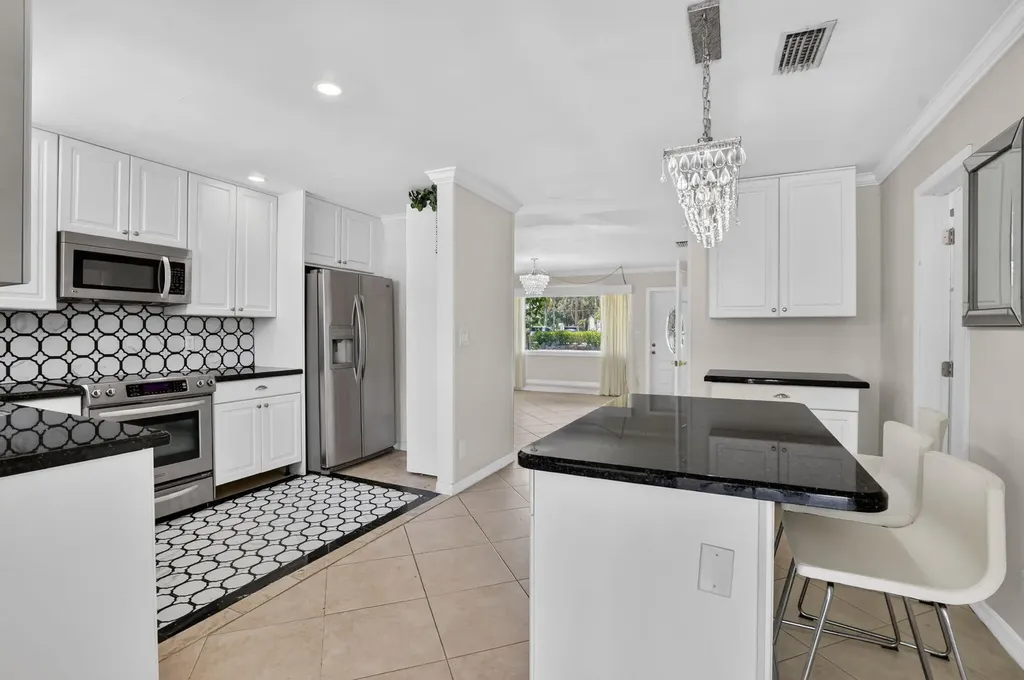 421 SW 2nd Street Boca Raton FL 33432