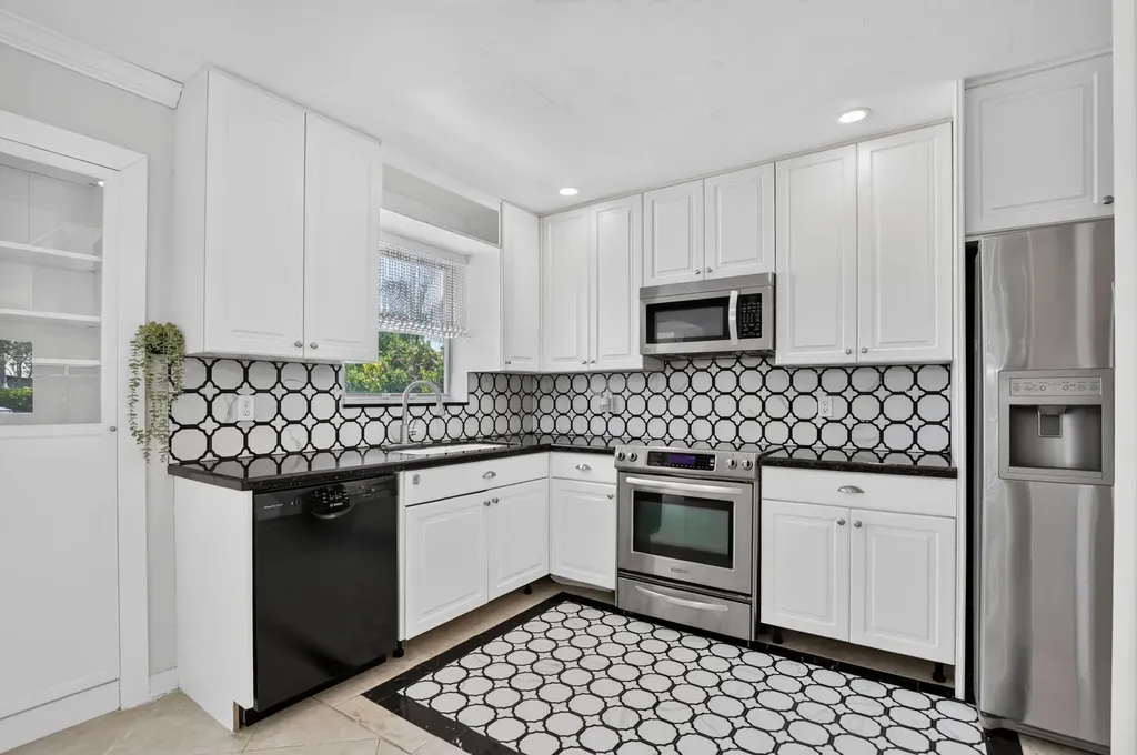 421 SW 2nd Street Boca Raton FL 33432