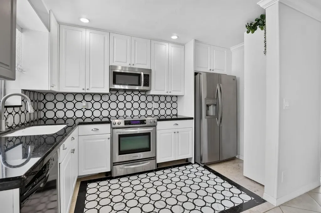 421 SW 2nd Street Boca Raton FL 33432