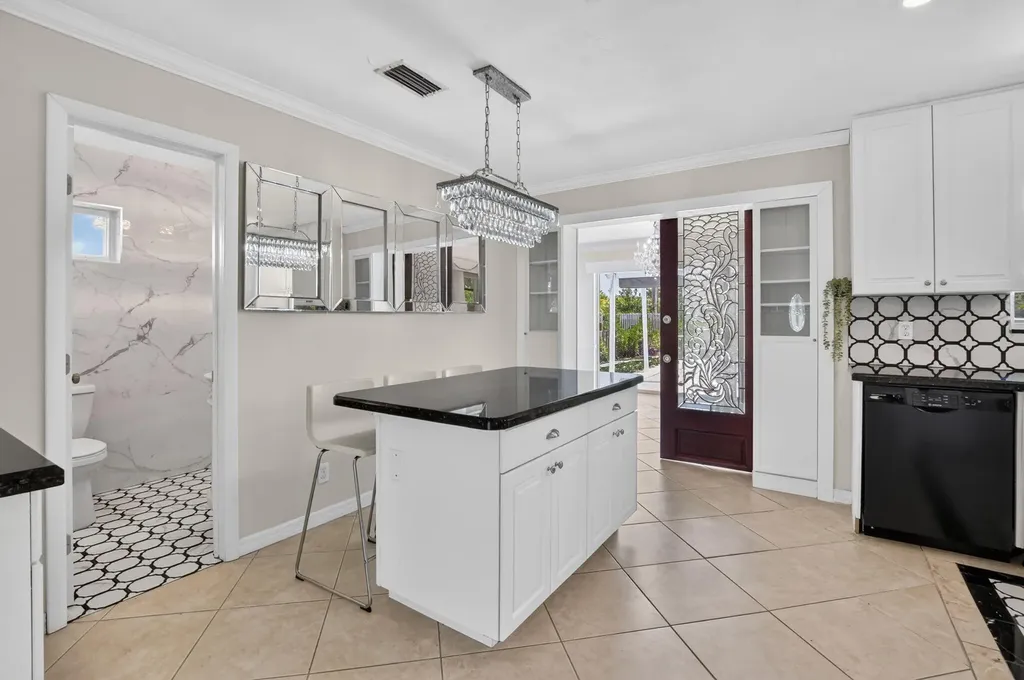 421 SW 2nd Street Boca Raton FL 33432