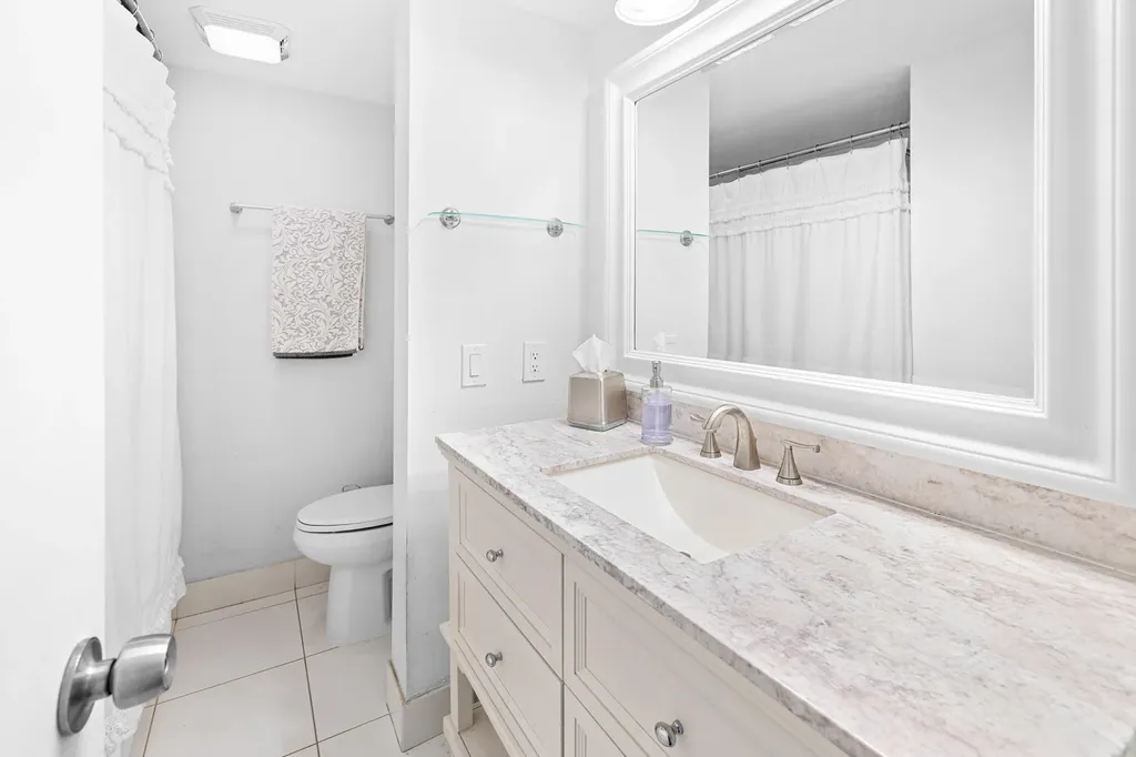 250 NE 20th Street Boca Raton FL 33431