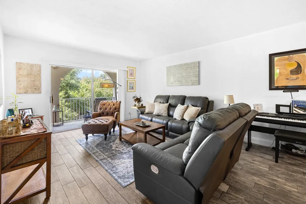 250 NE 20th Street Boca Raton FL 33431