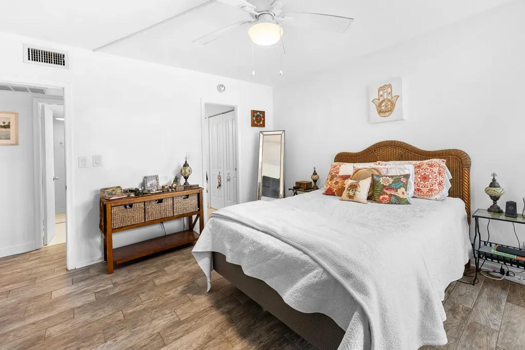 250 NE 20th Street Boca Raton FL 33431