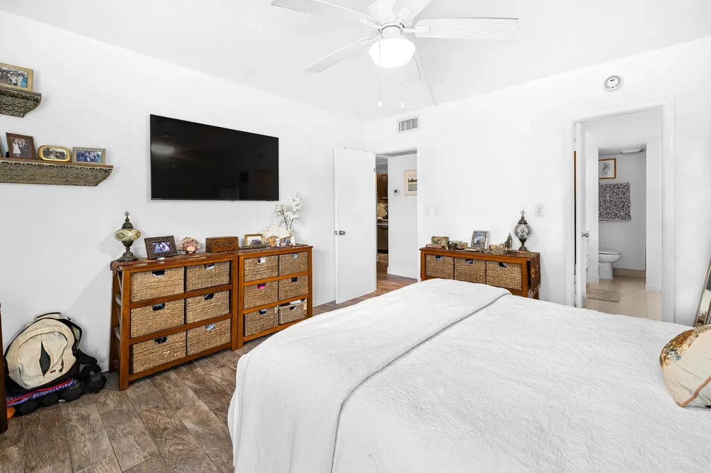 250 NE 20th Street Boca Raton FL 33431