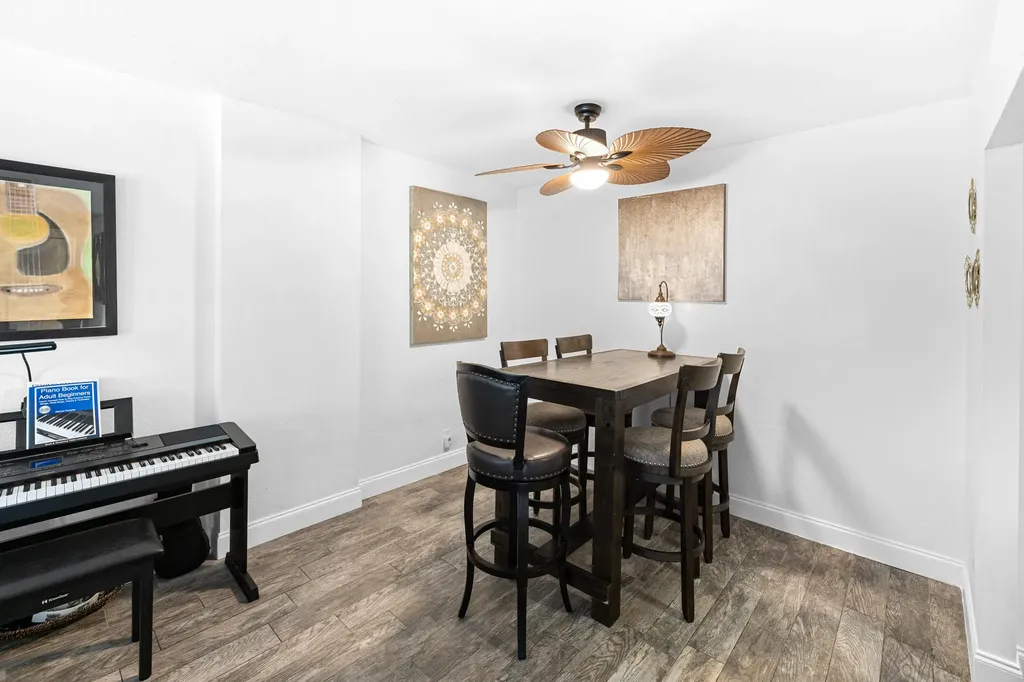 250 NE 20th Street Boca Raton FL 33431