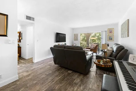 250 NE 20th Street Boca Raton FL 33431