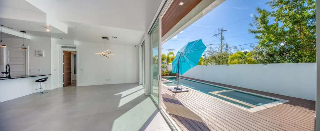 714 6th Avenue N Lake Worth Beach FL 33460
