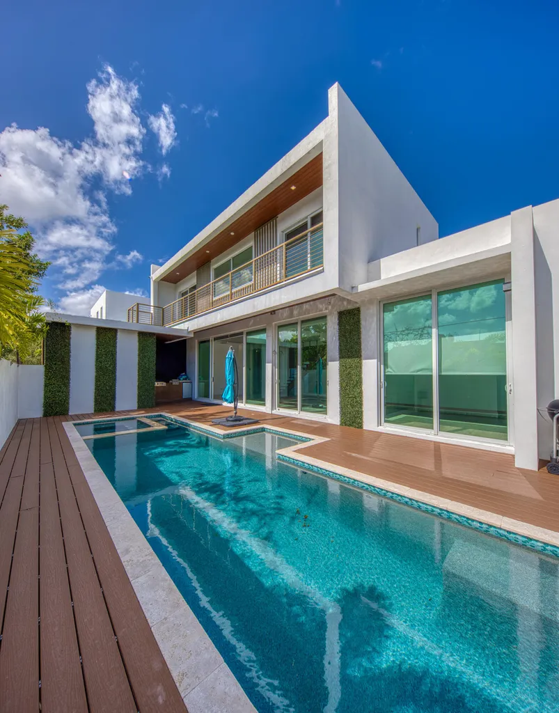 714 6th Avenue N Lake Worth Beach FL 33460