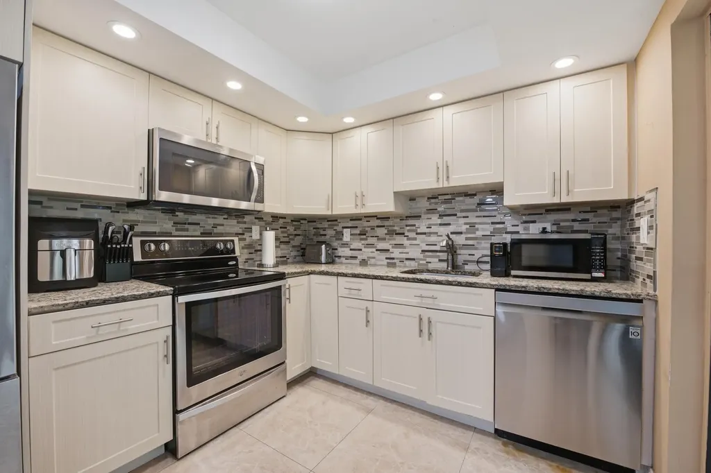 54 Capri B Delray Beach FL 33484