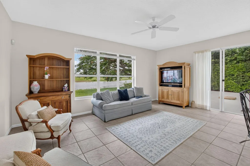 5866 Bay Hill Circle Lake Worth FL 33463