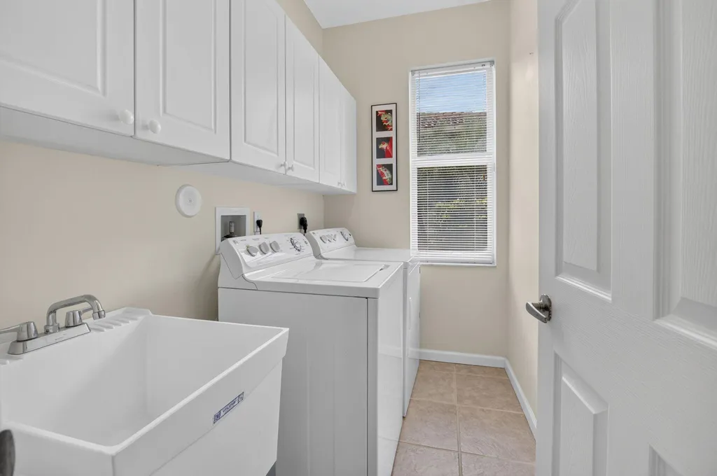 5866 Bay Hill Circle Lake Worth FL 33463
