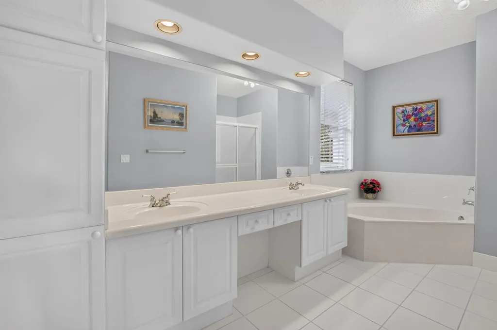 5866 Bay Hill Circle Lake Worth FL 33463