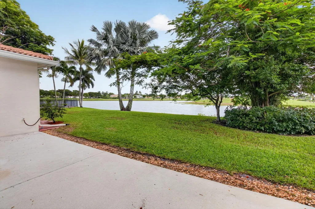 5866 Bay Hill Circle Lake Worth FL 33463