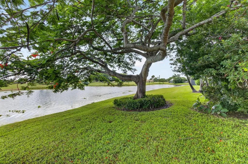 5866 Bay Hill Circle Lake Worth FL 33463