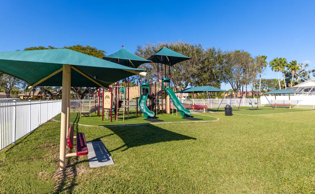 5866 Bay Hill Circle Lake Worth FL 33463