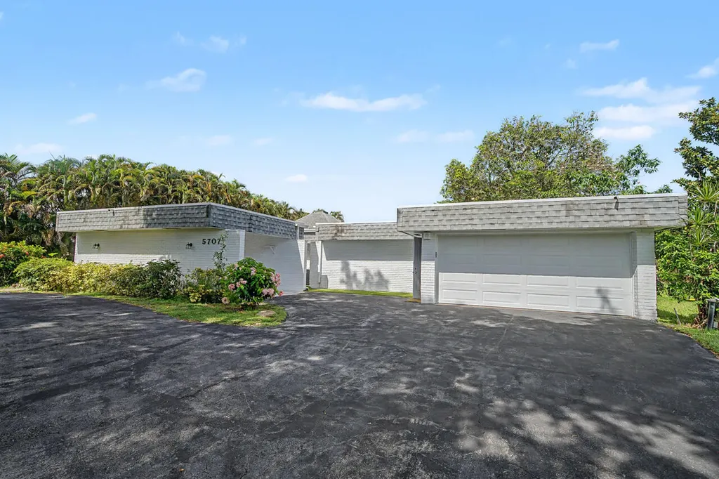 5707 White Hickory Circle Tamarac FL 33319