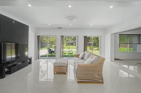 5707 White Hickory Circle Tamarac FL 33319
