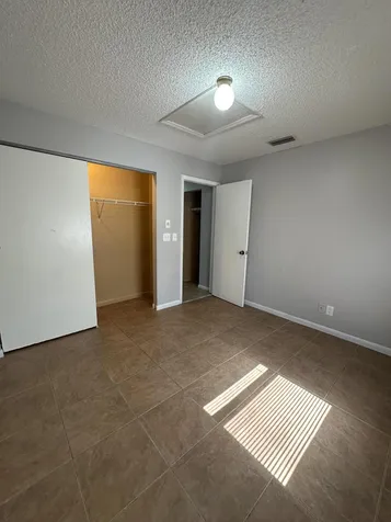 641 W 9th Riviera Beach FL 33404